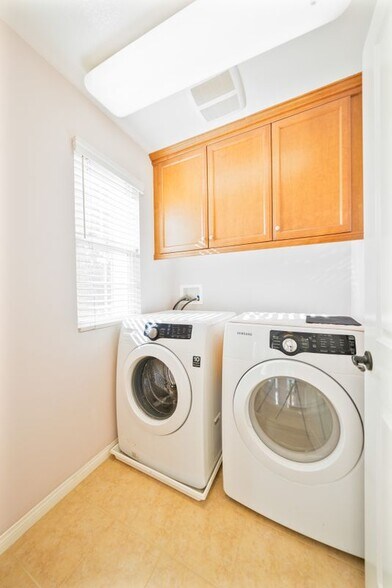 Building Photo - 372 Cardinal Ln