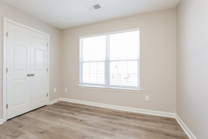 Building Photo - 710 Clear Cir