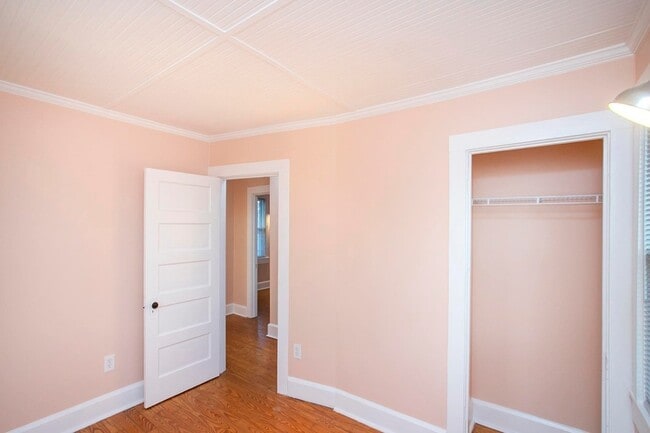 Building Photo - 909 Clarke St