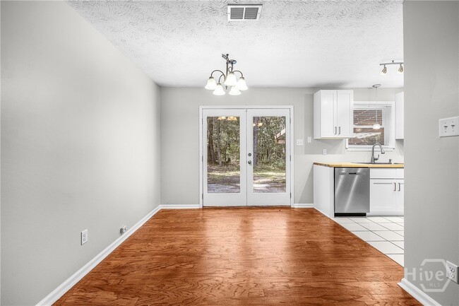 Building Photo - 615 W Tietgen St