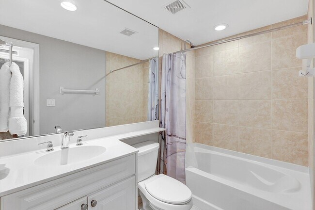 Building Photo - 975 NW Flagler Ave