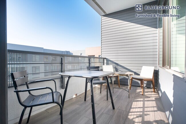 Building Photo - 3578 Rambla Pl