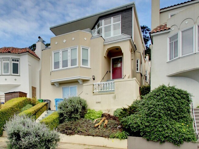 Building Photo - Stunning 4BR/3BA Home with Office, Laundry...