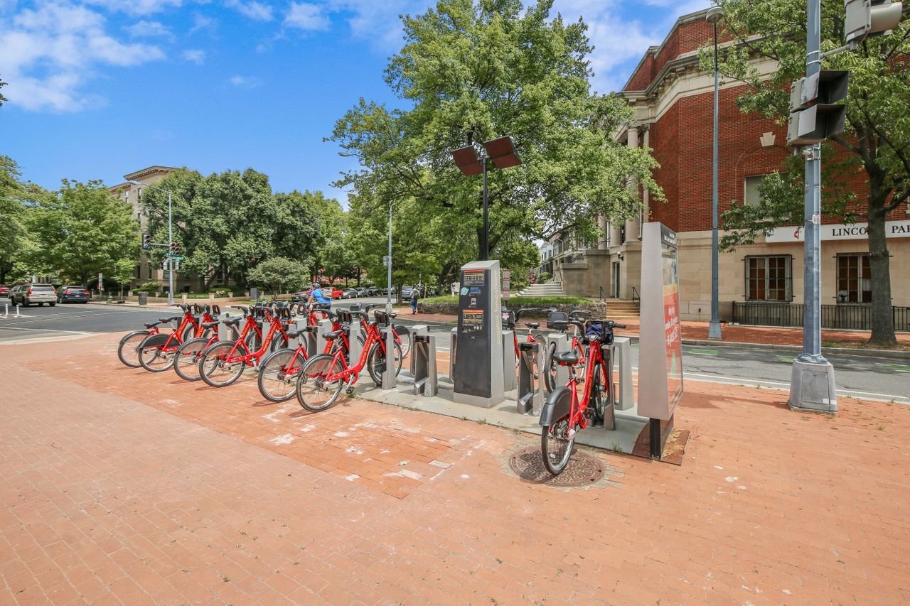 Building Photo - 1110 3rd St NE