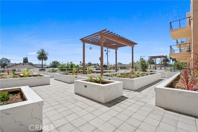 Building Photo - 1598 Long Beach Blvd