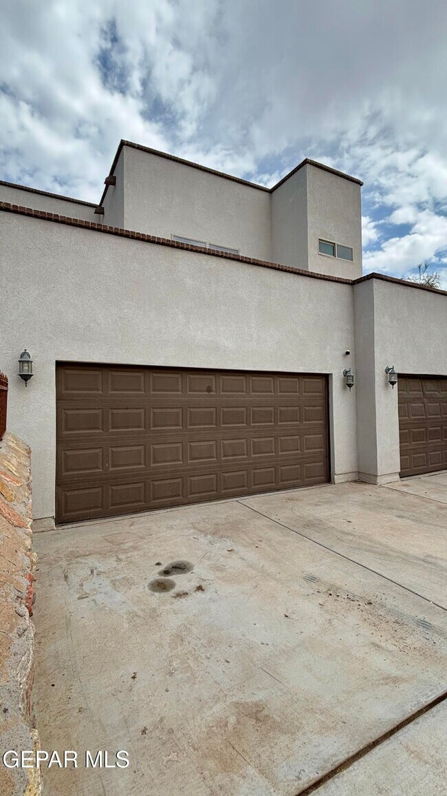 Building Photo - 6561 Hoop St