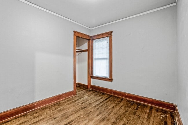 Building Photo - Oakland Upper Flat near campus