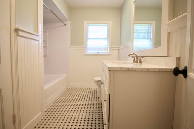 Building Photo - 203 Dorsey Way