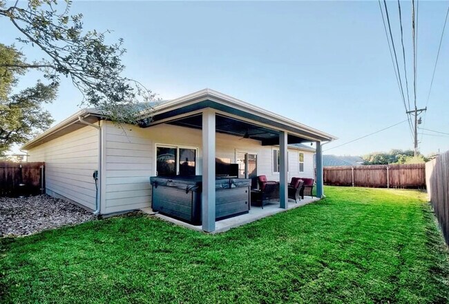 Building Photo - 424 Summit Ridge Dr N