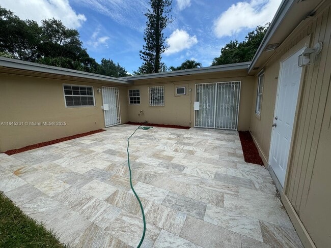 Building Photo - 930 SW 29th St