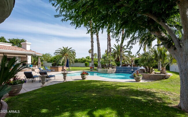 Building Photo - 6649 E Berneil Dr