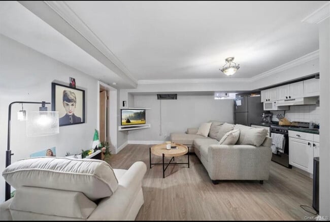 Building Photo - 98 E 237th St