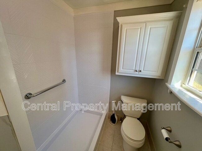 Building Photo - 3 Poplar St