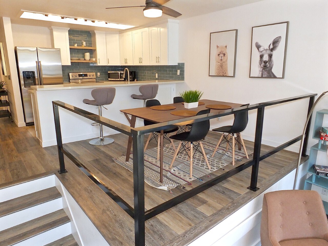 Dining - 8124 Marina Pacifica Dr N