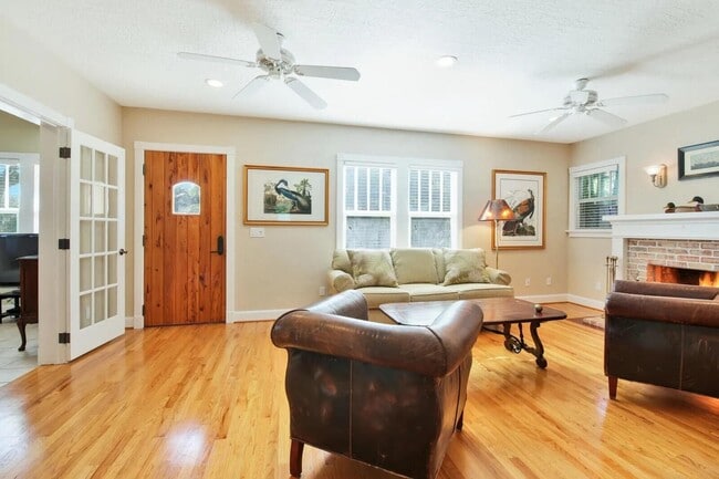 Building Photo - 607 Flamingo Dr