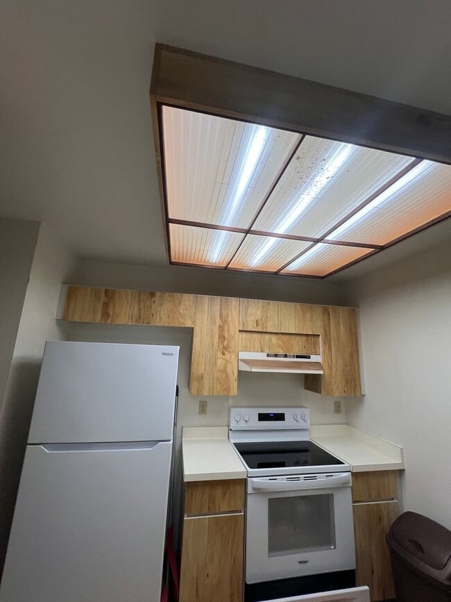 Building Photo - Single Level 3 bedroom / 2 bath house with a 2 car garage in Waipio **First Showing on Wednesday,...