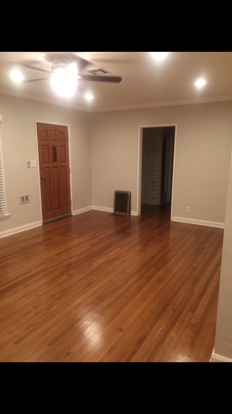 Beautiful hardwood floors - 4227 Edgewood Plz