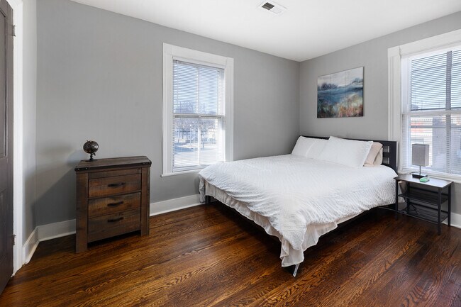 Building Photo - 546 Marshall Ave SW