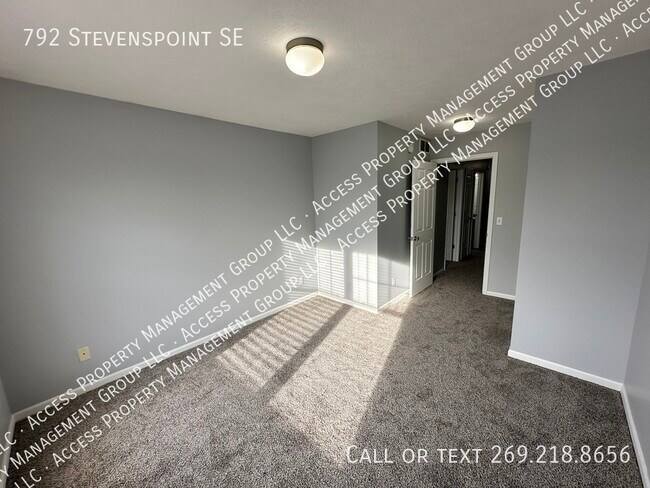 Building Photo - 792 Stevenspoint