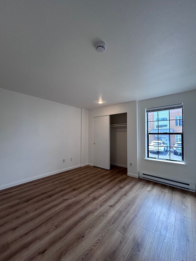 Building Photo - 2 Bed 1 Bath in heart of Bellingham Receive a $250 Amazon gift card upon move in!!