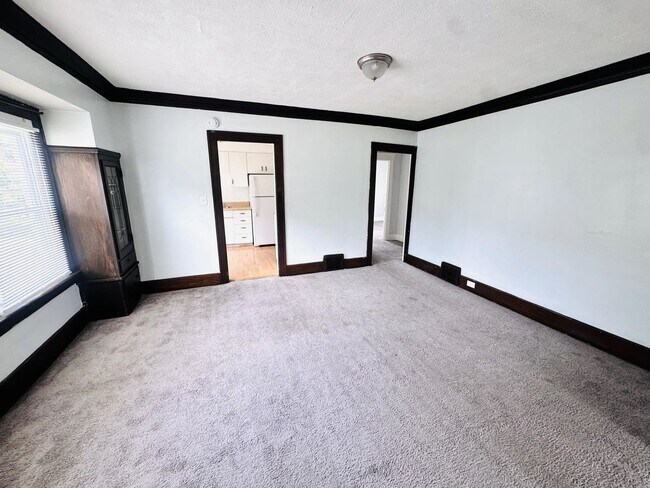 Building Photo - 10916 Parkhurst Dr