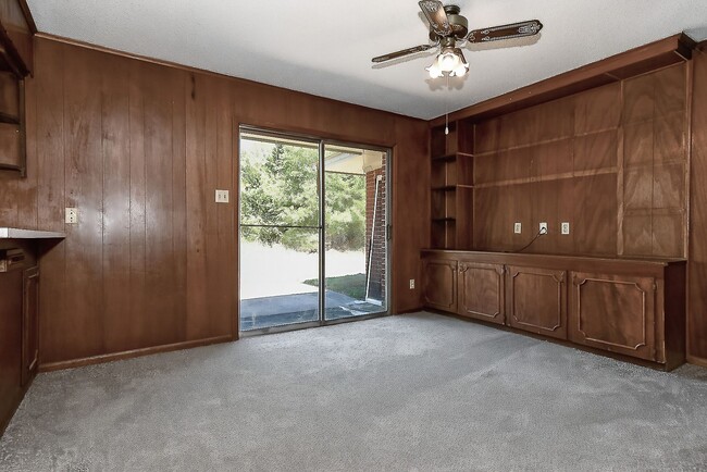 Building Photo - 1208 Yellowstone St