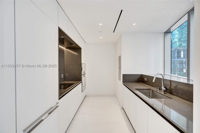 Building Photo - 300 Biscayne Blvd