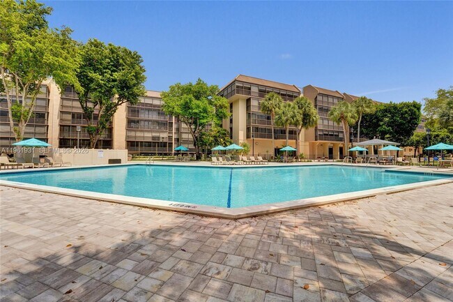 Building Photo - 2814 N 46th Ave