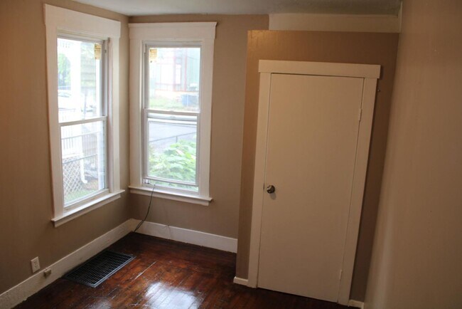 Building Photo - 67 Derby Ave