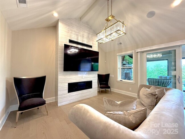 Building Photo - 3066 Belden Dr