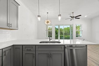 Building Photo - 232 Kara Lake Dr