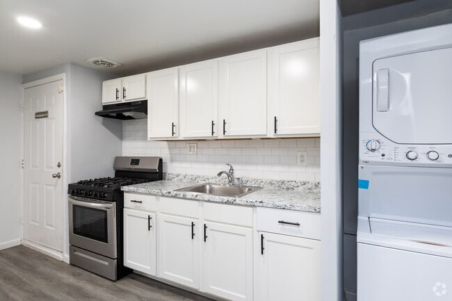 2BR, 1BA Townhome - 783SF - Kitcehn - Pleasant View