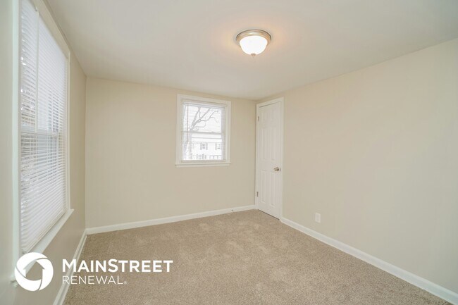 Building Photo - 2425 Delbert Rd