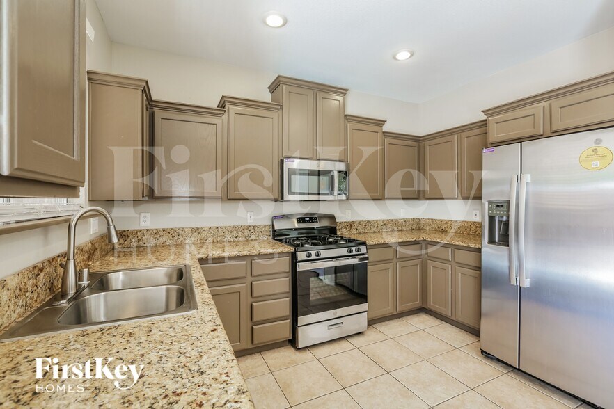 Building Photo - 8227 Shallow River Ct