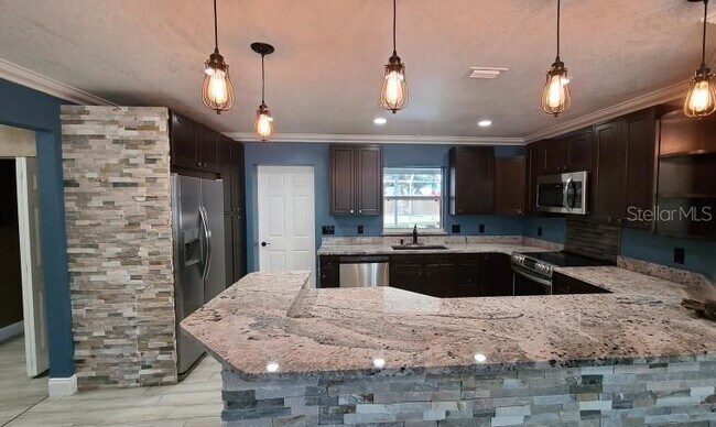 Building Photo - 1742 Cardinal Dr