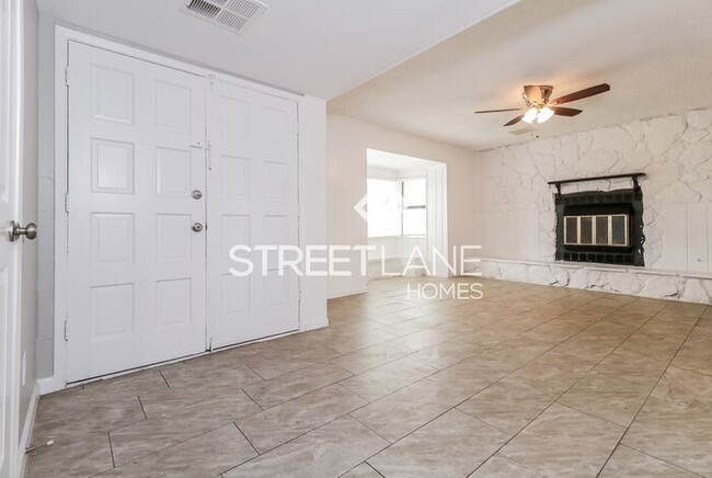 Building Photo - Updated 3 Bedroom Home in Phoenix!