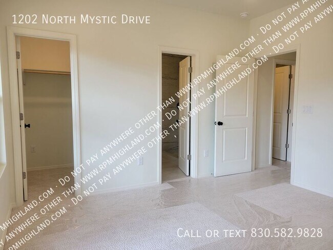 Building Photo - 1202 Mystic Dr