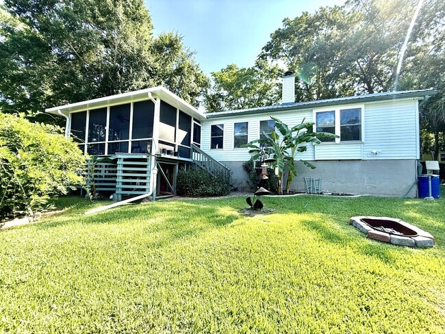 Building Photo - 1700 Lucina Cove