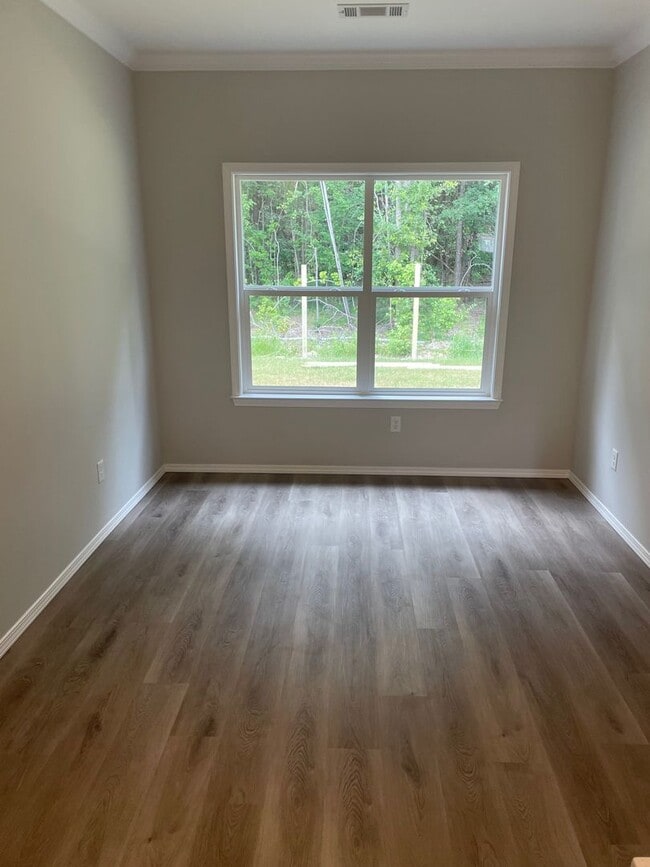 Building Photo - 409 Genesis Dr