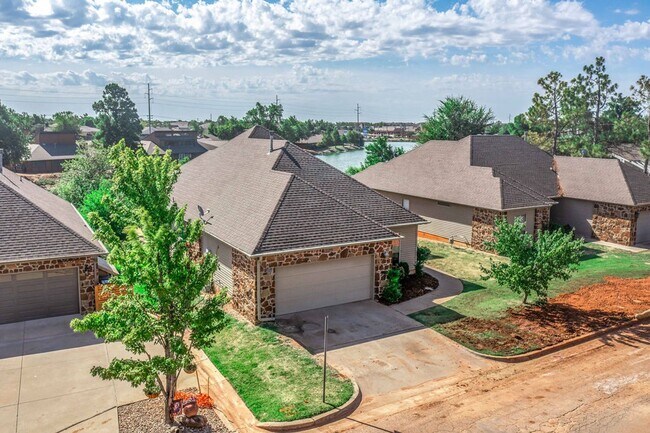 Building Photo - Spacious home in Moore schools- PEACEFUL L...