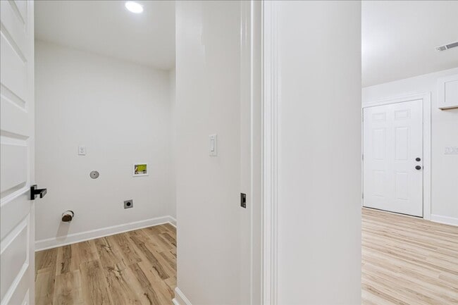 Building Photo - 5186 Broken Oak Dr