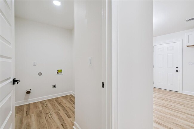 Building Photo - Spacious 4BR/2BA Home with 1,387 Sq Ft — Prime Memphis Location!