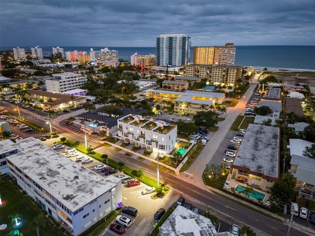 Building Photo - 1000 N Riverside Dr