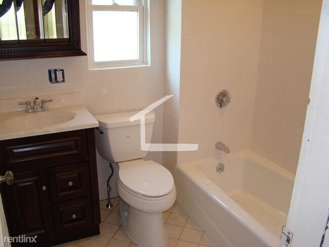 Building Photo - 3 br, 1.5 bath House - 32 Brooks St # 35