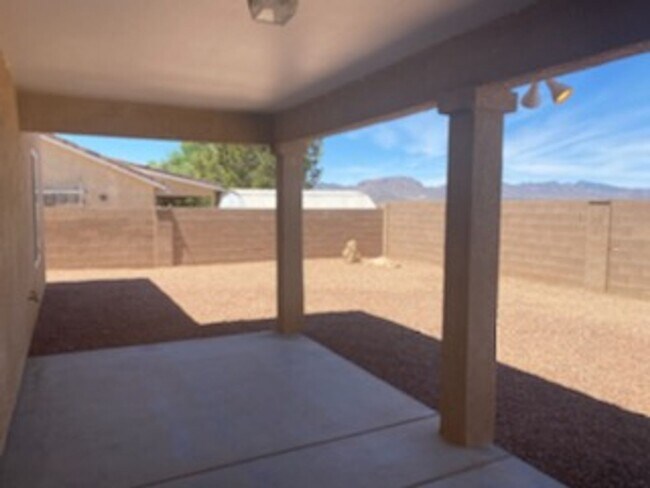 Building Photo - 3 Bedroom 2 Bathroon Home