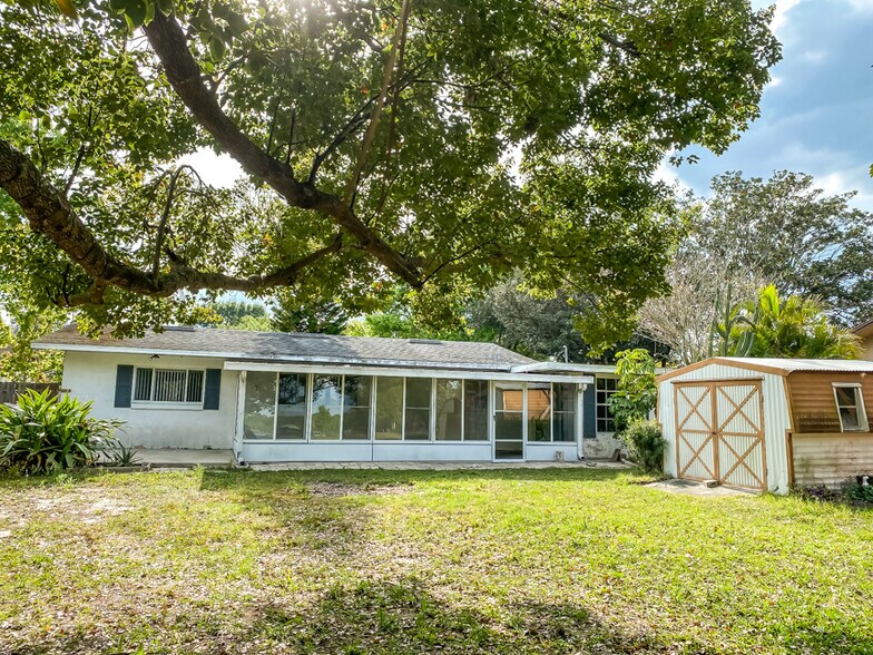 Building Photo - 151 S Triplet Lake Dr