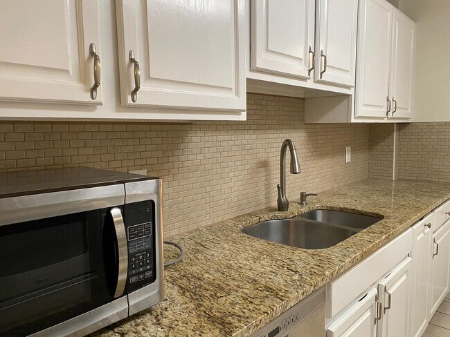 Building Photo - 255 North Rd