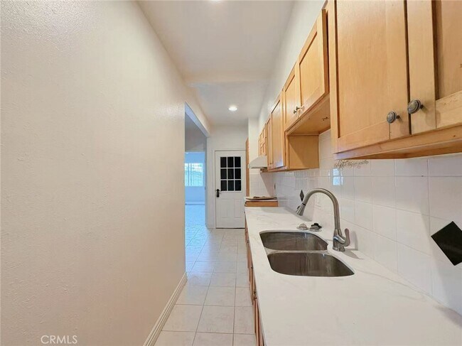 Building Photo - 709 Harding Ave
