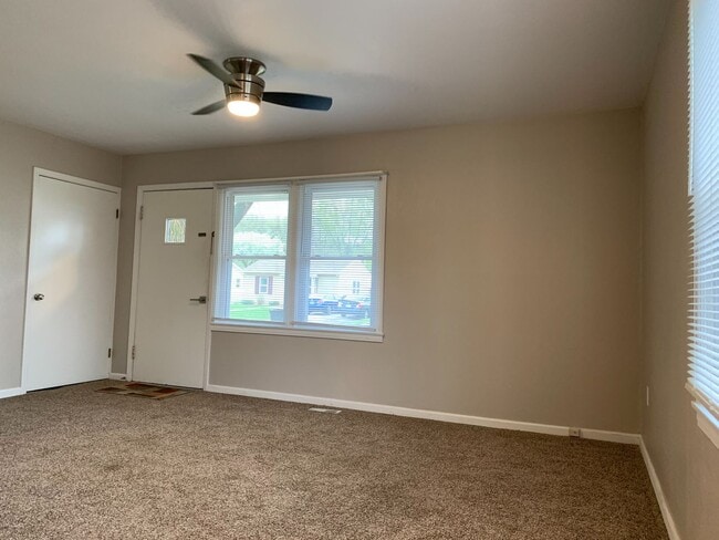 Building Photo - ABSOLUTELY ADORABLE! NEW BATHROOM! WASHER ...