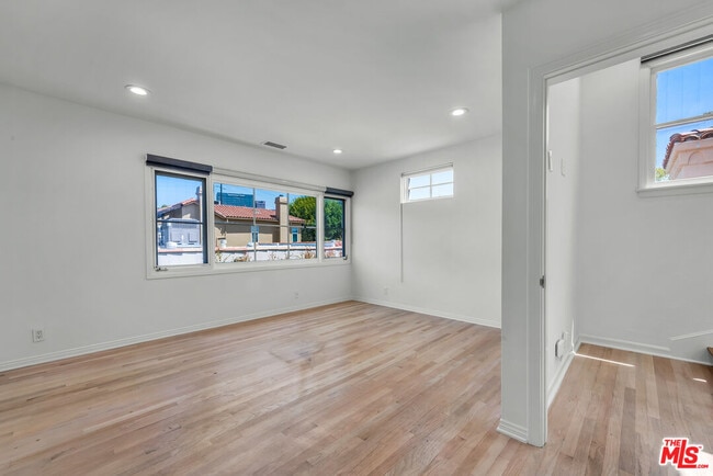 Building Photo - 1521 Midvale Ave